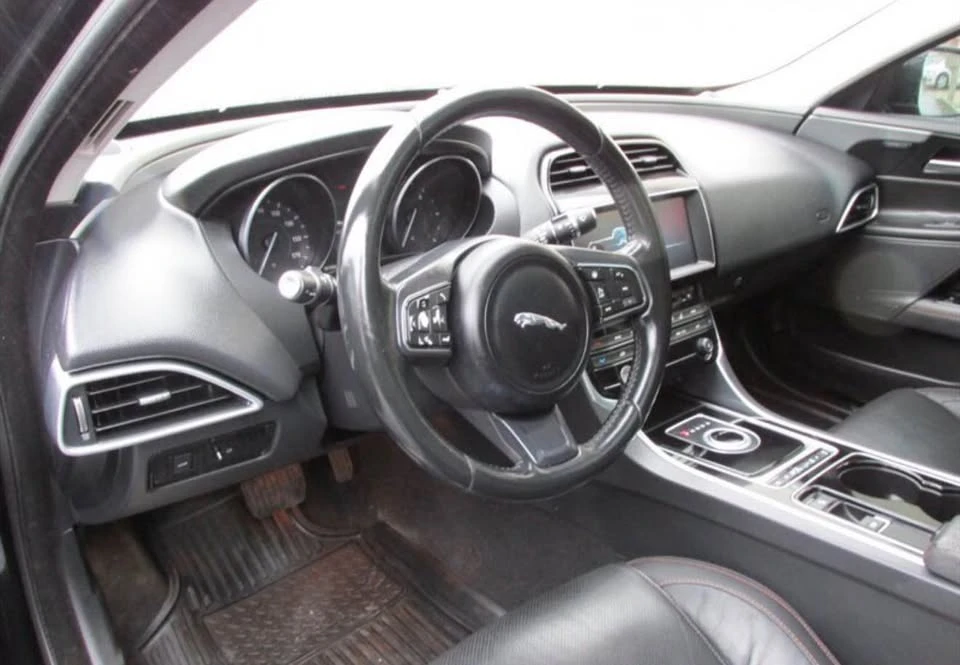 2017 Jaguar XE - Image 15 of 19