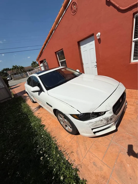 2017 Jaguar XE - Image 2 of 4