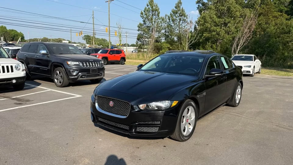 2017 Jaguar XE - Image 3 of 18