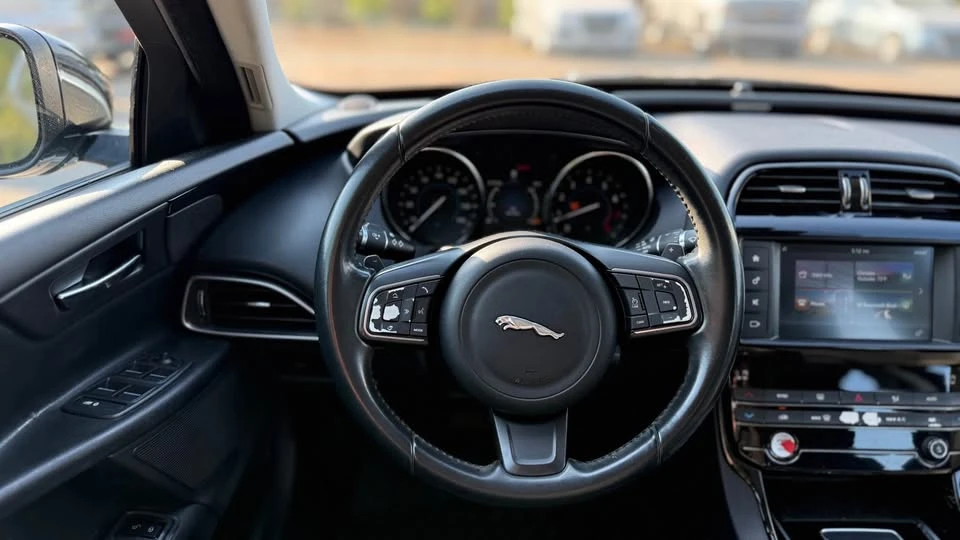2017 Jaguar XE - Image 18 of 18