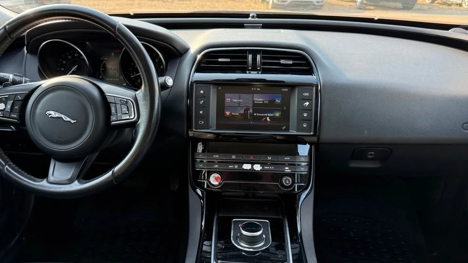 2017 Jaguar XE - Image 17 of 18