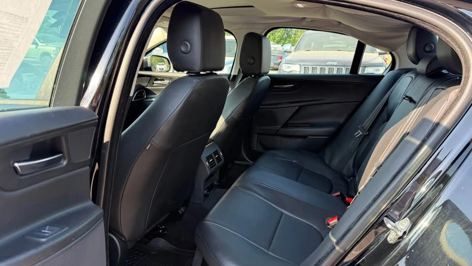 2017 Jaguar XE - Image 12 of 18