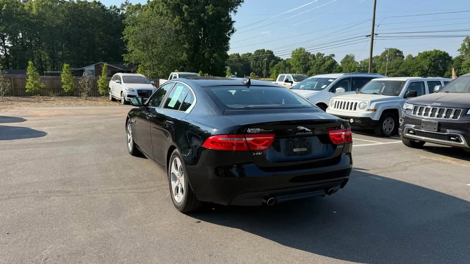 2017 Jaguar XE - Image 5 of 18