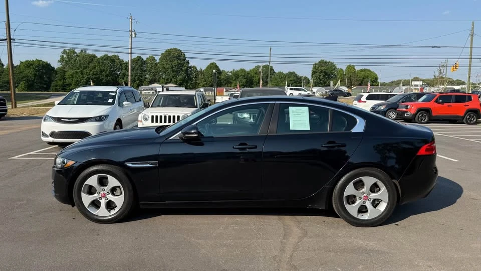 2017 Jaguar XE - Image 4 of 18