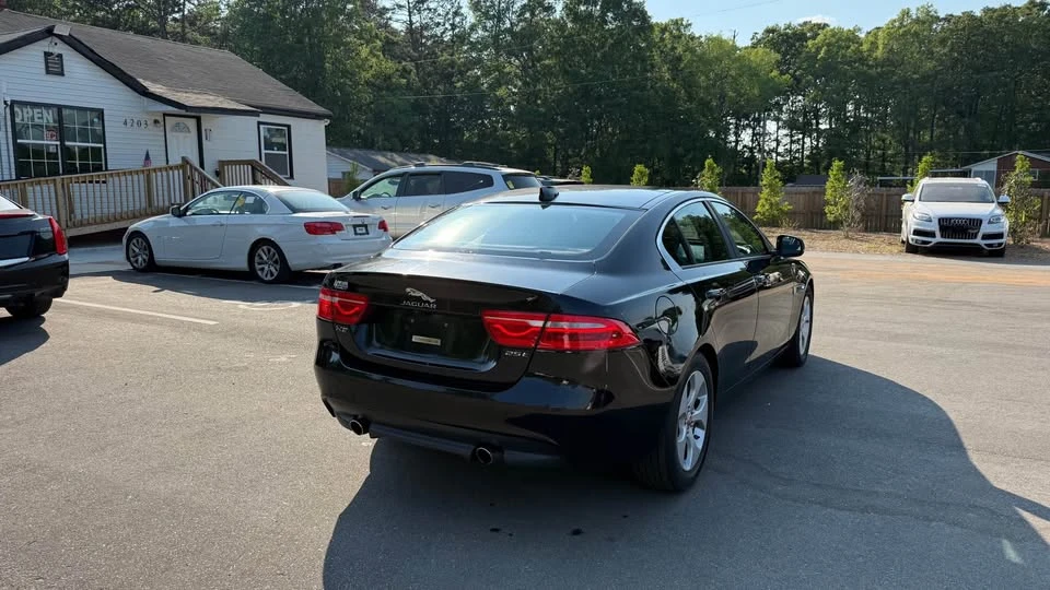 2017 Jaguar XE - Image 7 of 18