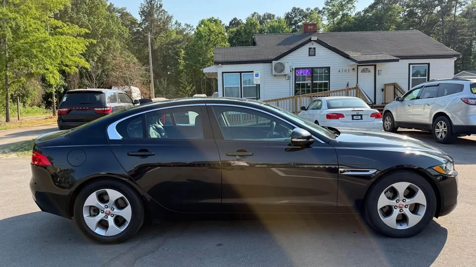 2017 Jaguar XE - Image 8 of 18
