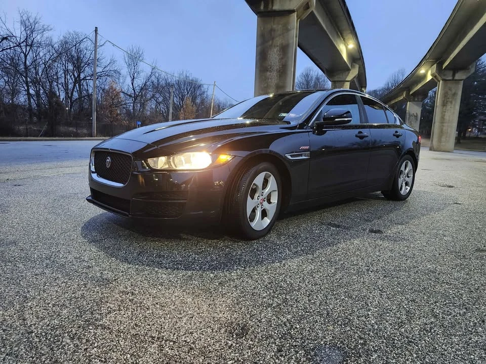 2017 Jaguar XE - Image 2 of 5
