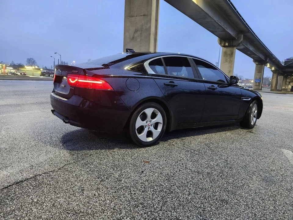 2017 Jaguar XE - Image 5 of 5