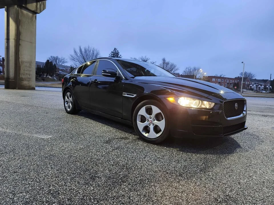 2017 Jaguar XE - Image 3 of 5