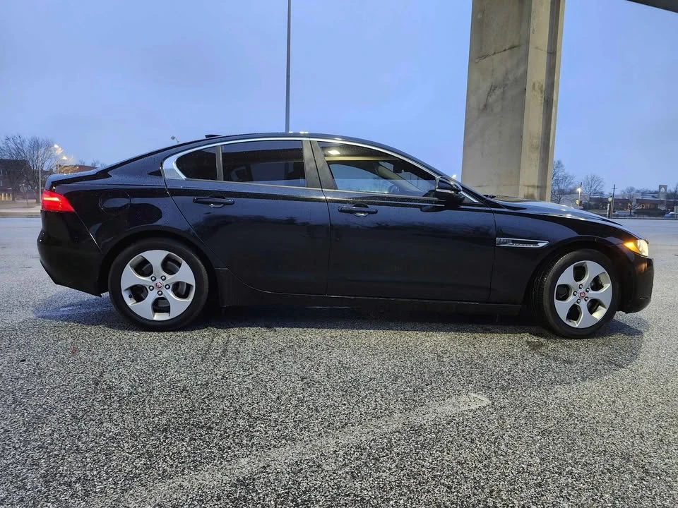 2017 Jaguar XE - Image 4 of 5