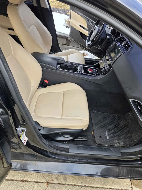 2017 Jaguar XE - Image 4 of 6