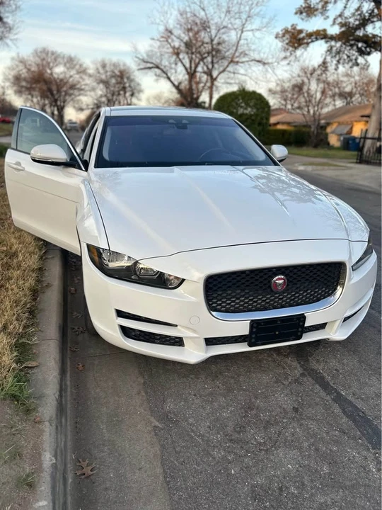 2017 Jaguar XE - Image 2 of 8