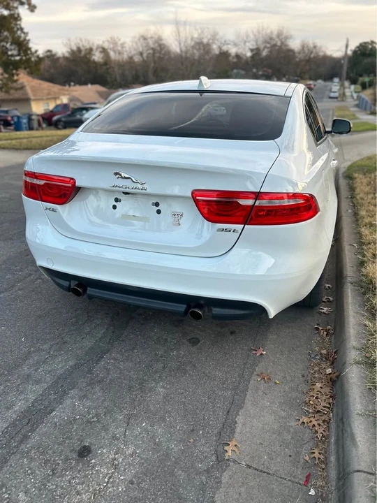 2017 Jaguar XE - Image 3 of 8