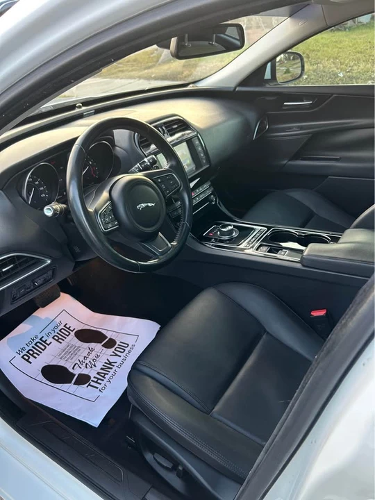 2017 Jaguar XE - Image 6 of 8