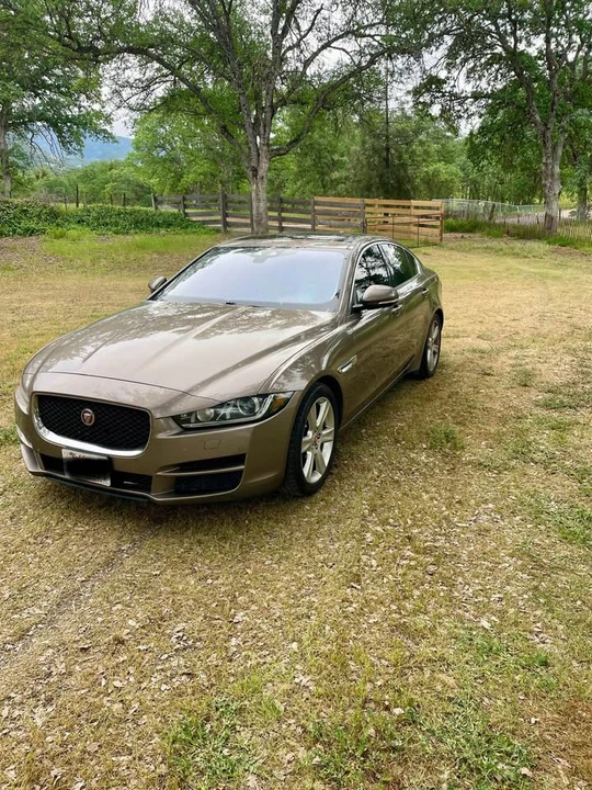 2017 Jaguar XE - Image 4 of 6