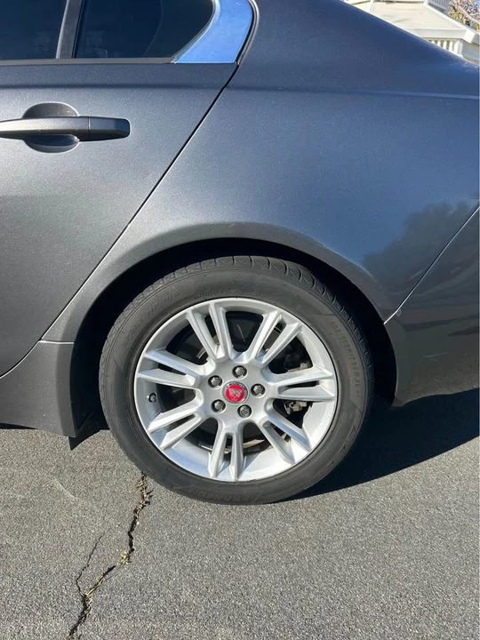 2017 Jaguar XE - Image 11 of 20