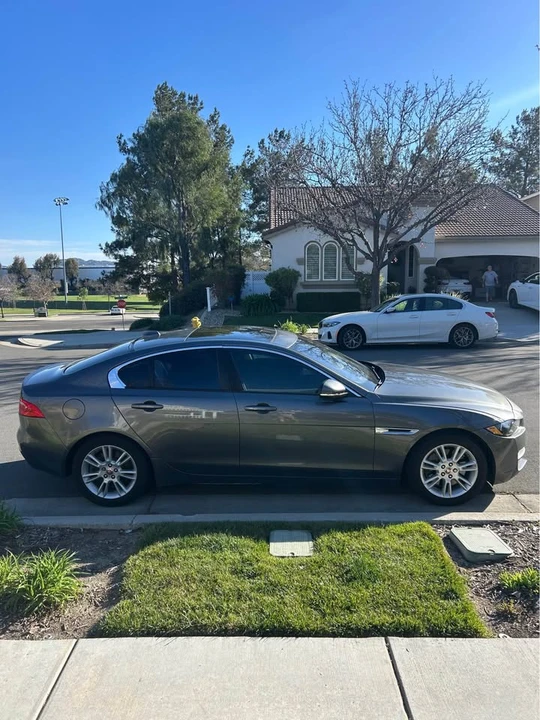 2017 Jaguar XE - Image 2 of 20