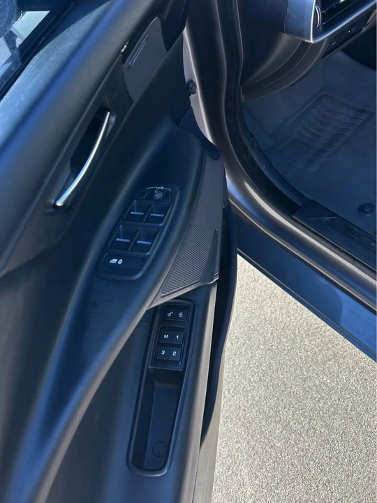 2017 Jaguar XE - Image 6 of 20