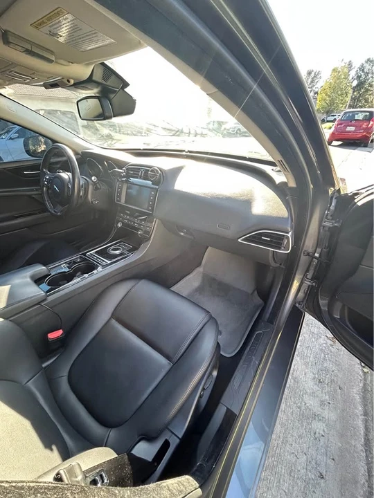 2017 Jaguar XE - Image 8 of 20