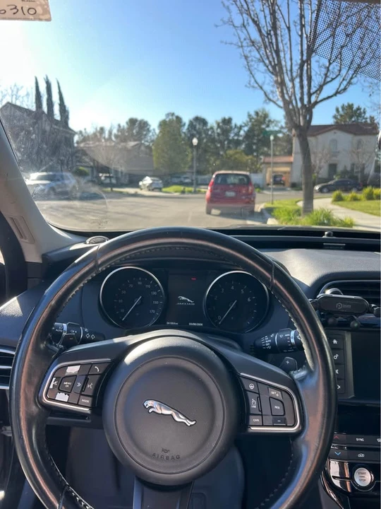 2017 Jaguar XE - Image 5 of 20