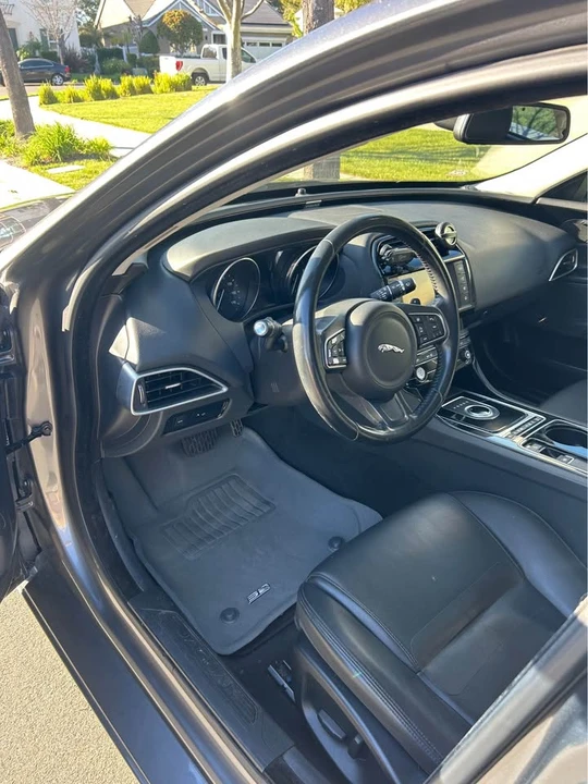 2017 Jaguar XE - Image 4 of 20