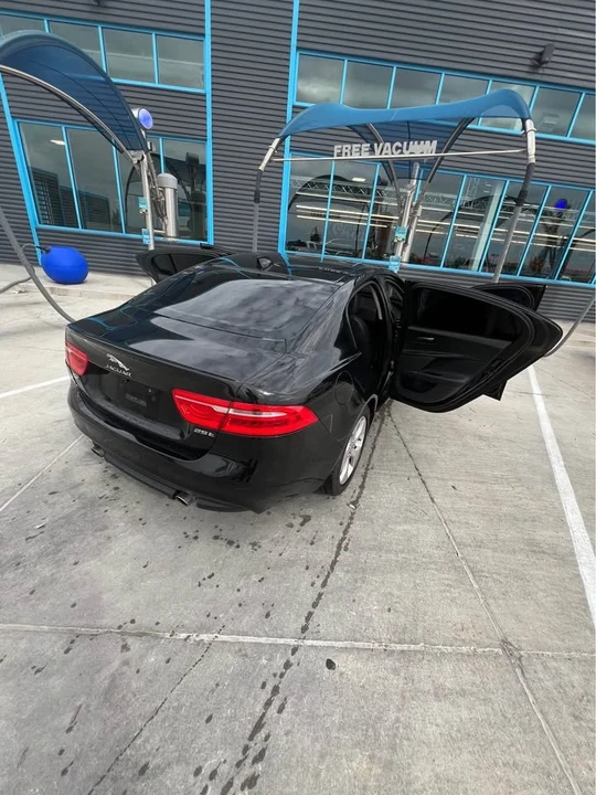 2017 Jaguar XE - Image 8 of 8
