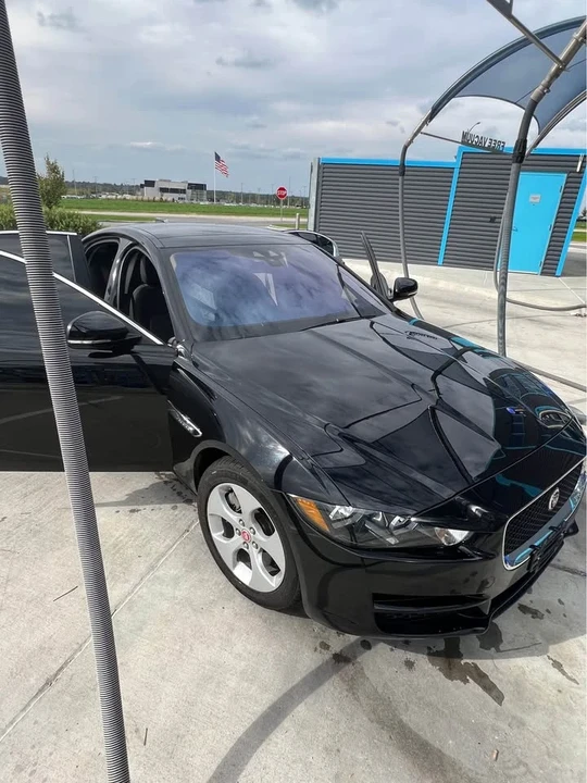 2017 Jaguar XE - Image 4 of 8