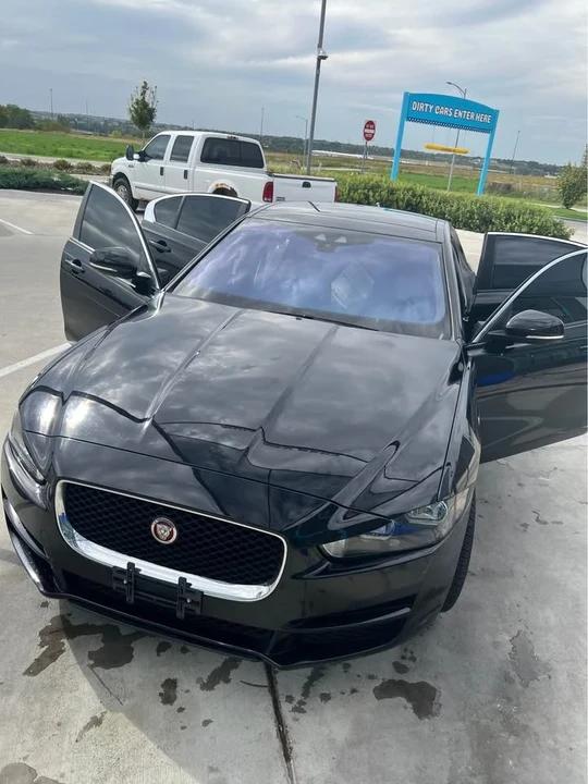 2017 Jaguar XE - Image 3 of 8