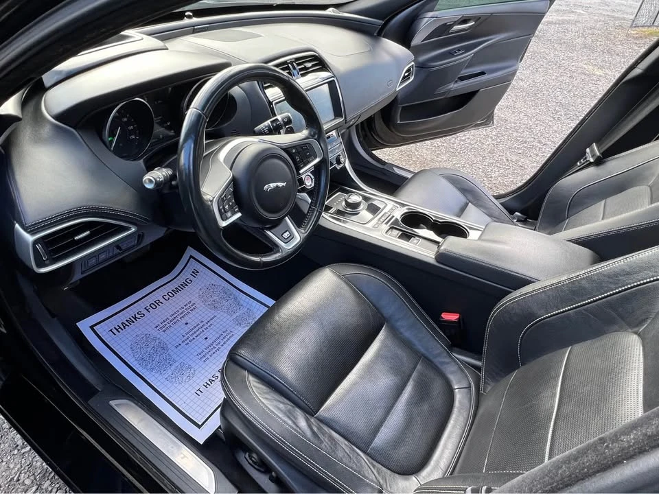 2017 Jaguar XE - Image 8 of 18