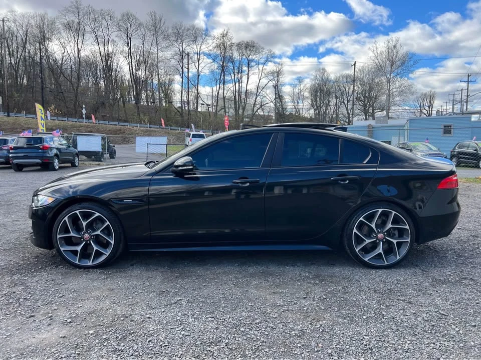 2017 Jaguar XE - Image 7 of 18
