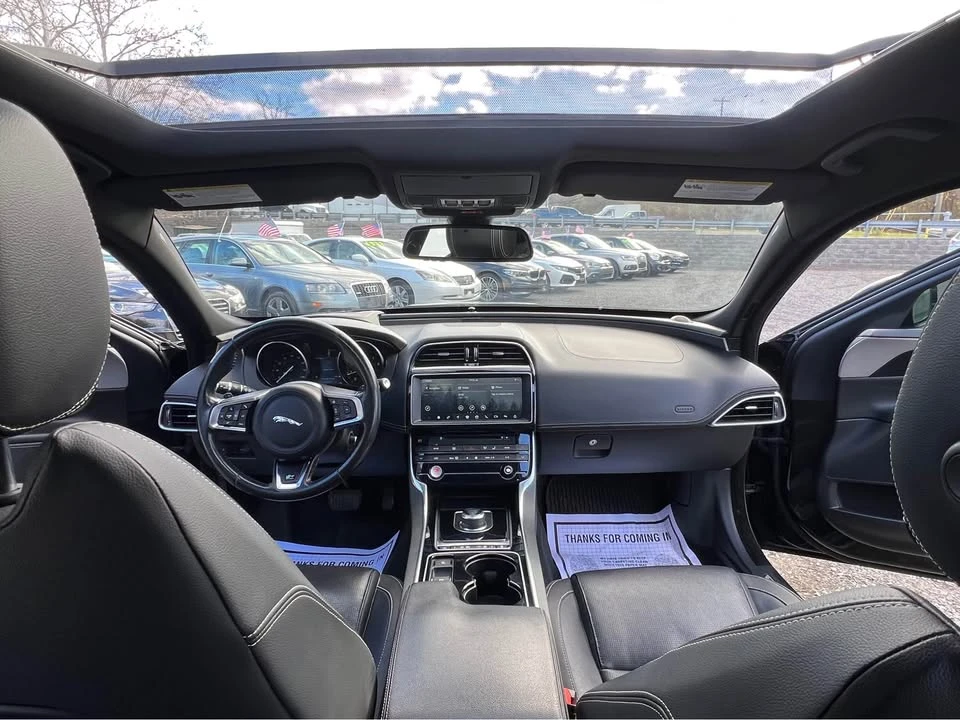 2017 Jaguar XE - Image 13 of 18