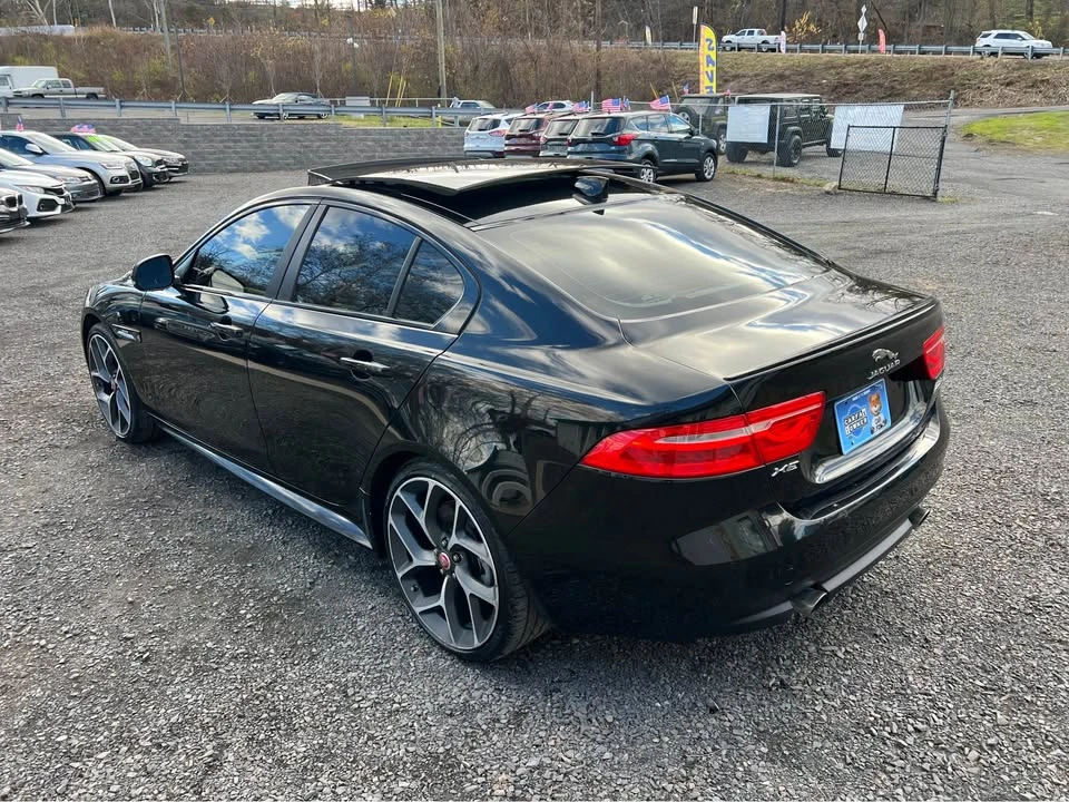 2017 Jaguar XE - Image 4 of 18