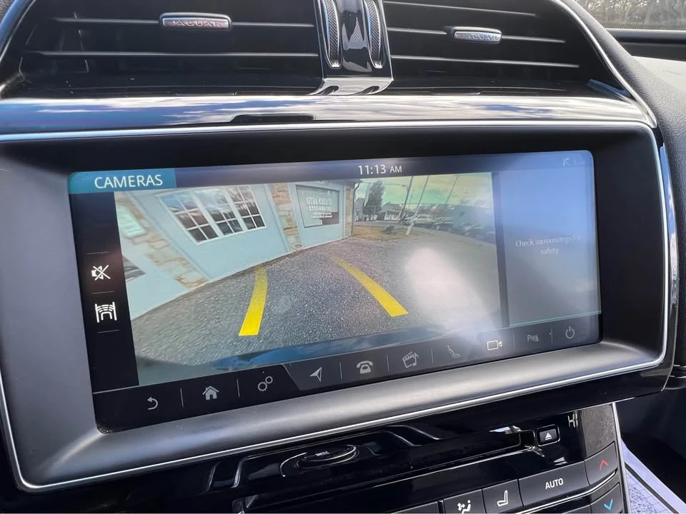 2017 Jaguar XE - Image 17 of 18