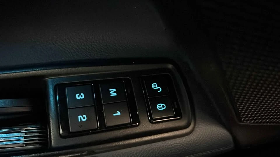 2017 Jaguar XE - Image 12 of 15