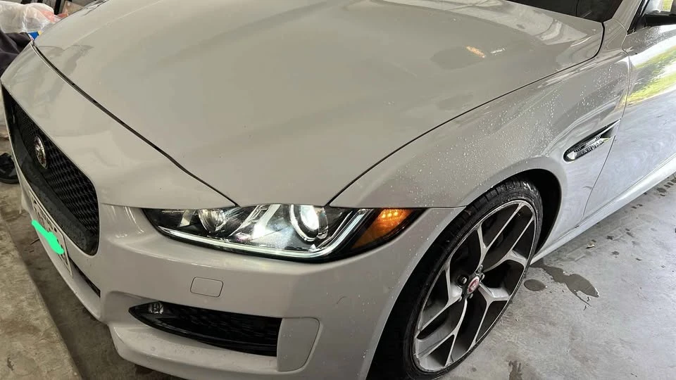 2017 Jaguar XE - Image 4 of 15
