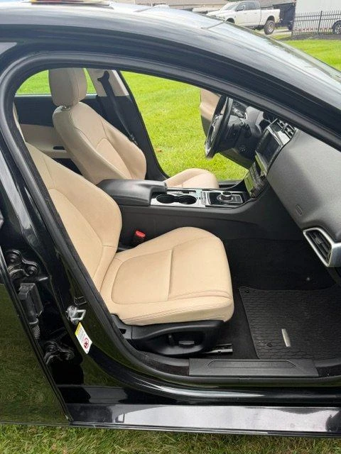 2017 Jaguar XE - Image 3 of 13