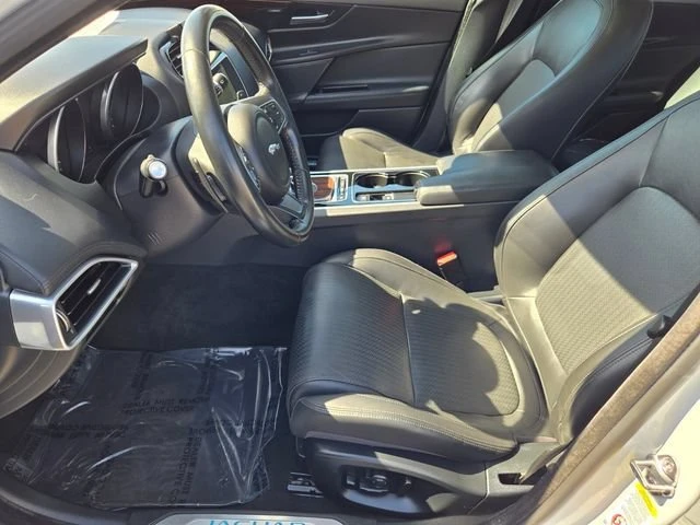 2017 Jaguar XE - Image 5 of 10