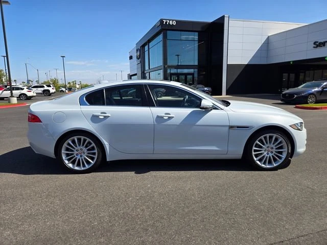 2017 Jaguar XE - Image 4 of 10