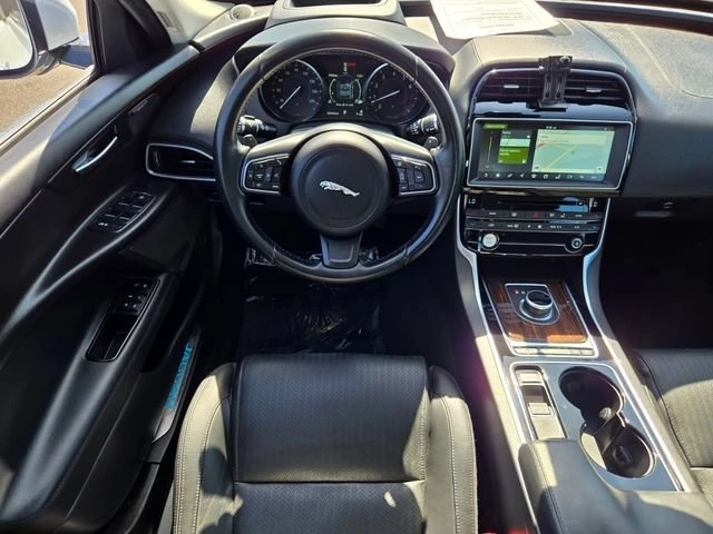 2017 Jaguar XE - Image 8 of 10