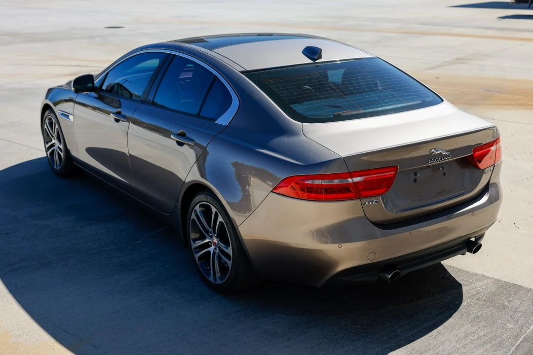 2017 Jaguar XE - Image 5 of 12