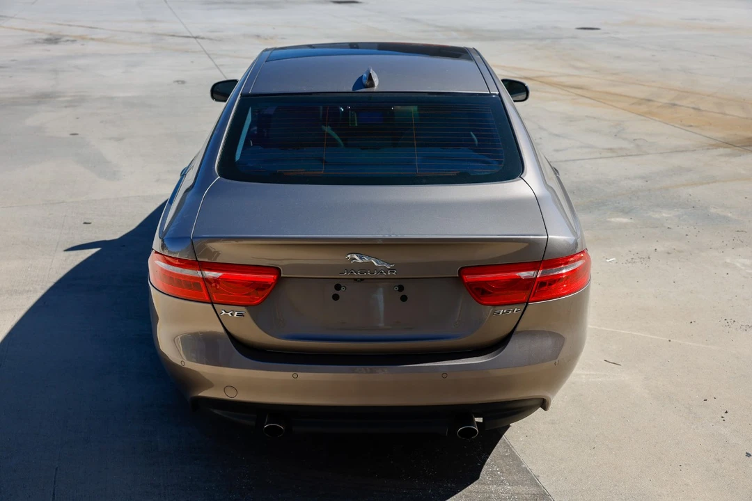 2017 Jaguar XE - Image 9 of 12