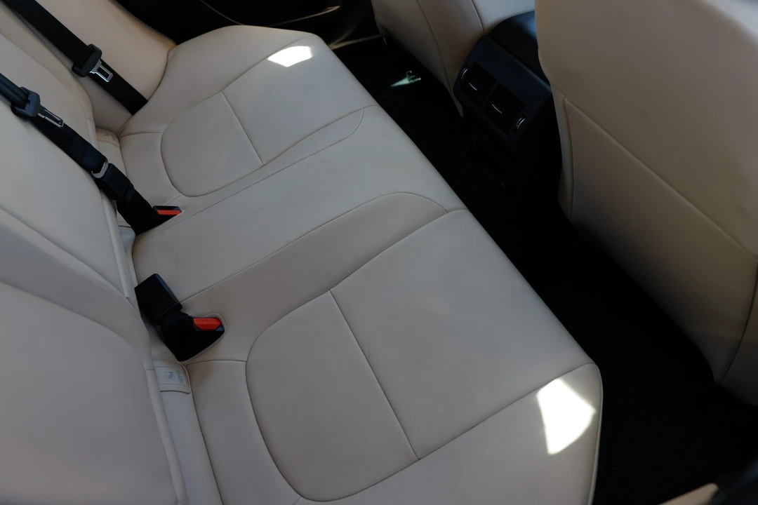 2017 Jaguar XE - Image 12 of 12