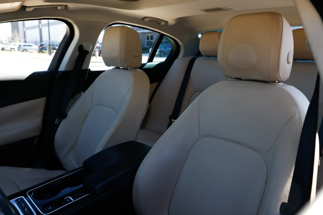 2017 Jaguar XE - Image 6 of 12