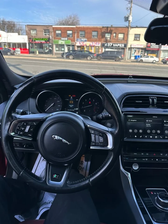 2017 Jaguar XE - Image 5 of 13