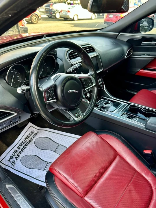 2017 Jaguar XE - Image 4 of 13