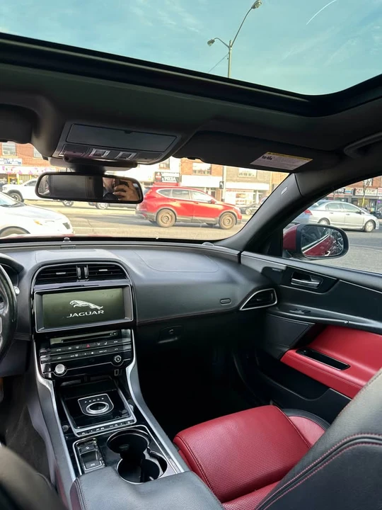 2017 Jaguar XE - Image 11 of 13