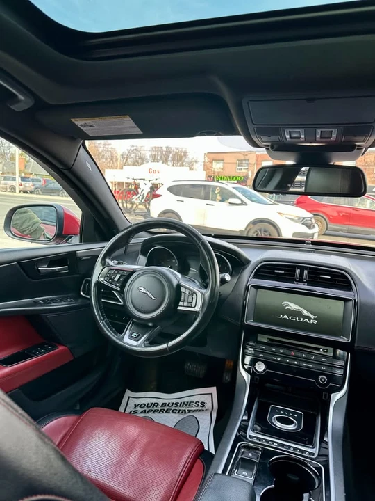2017 Jaguar XE - Image 10 of 13