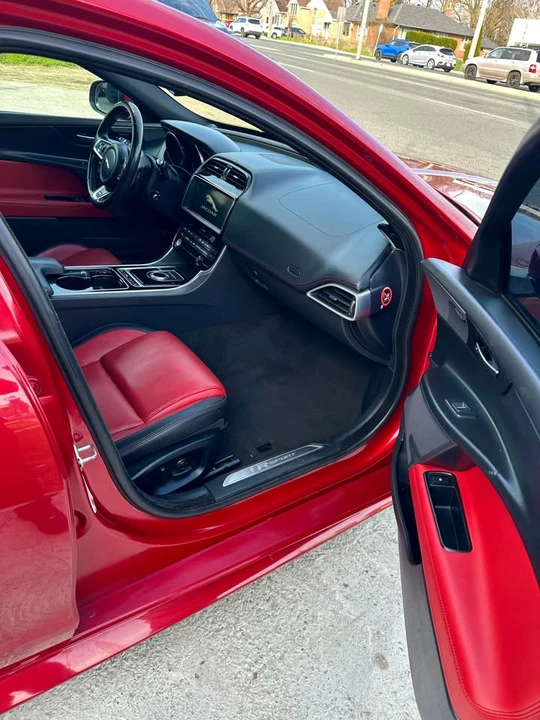 2017 Jaguar XE - Image 8 of 13