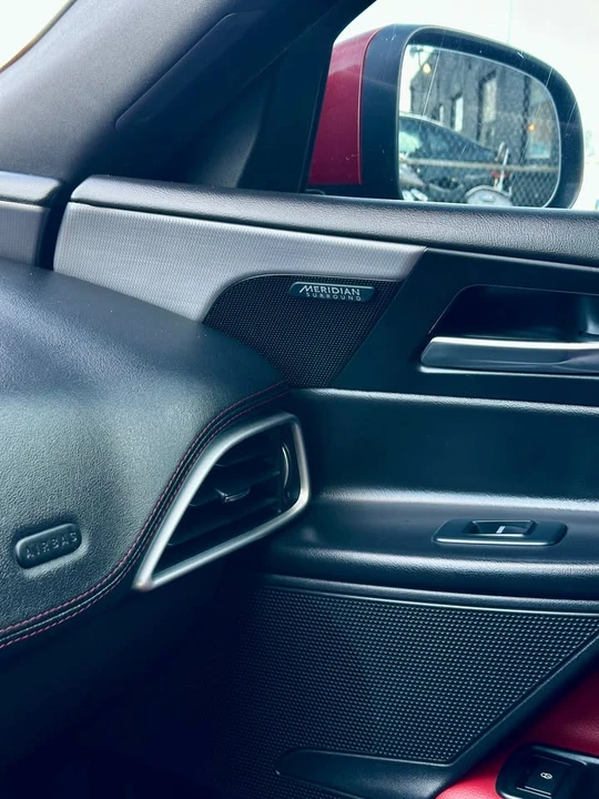 2017 Jaguar XE - Image 7 of 13