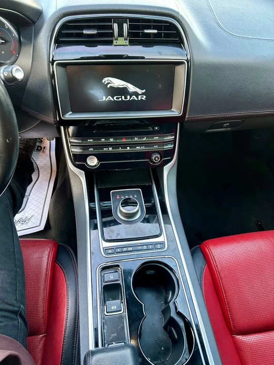 2017 Jaguar XE - Image 12 of 13